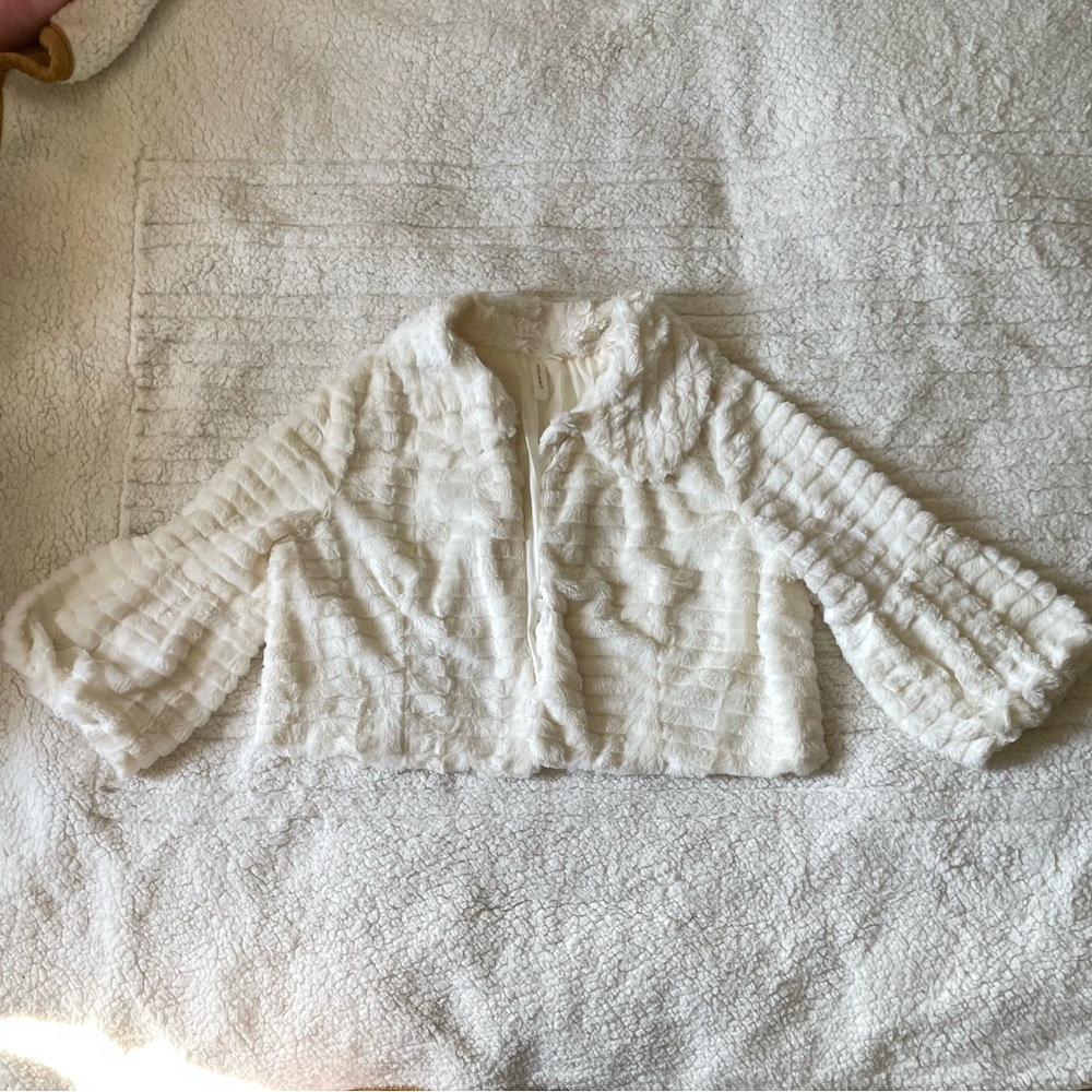 Tacera Patterned Collar Bell Sleeves Short White Faux Fur Coat Cover Up Cardigan